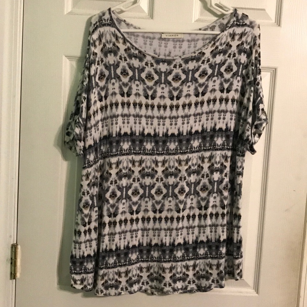 Black and White Piko-style tee